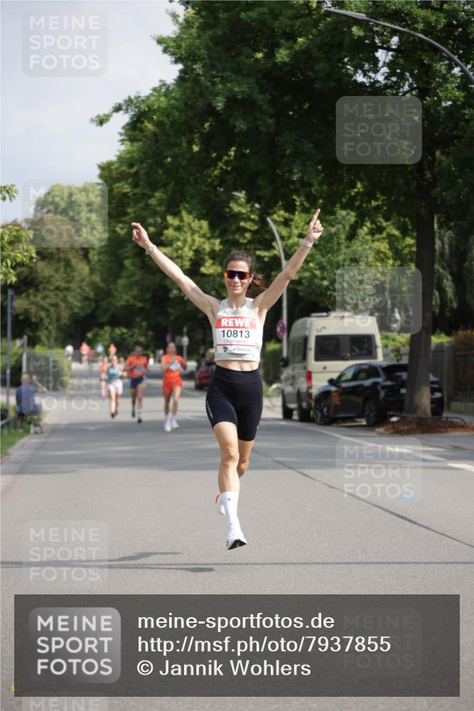 15.06.2025 - REWE Women's Run Jannik Wohlers http://msf.ph/oto/7937855 15.06.2025 08:43:39 Laufen 10813 meine-sportfotos.de