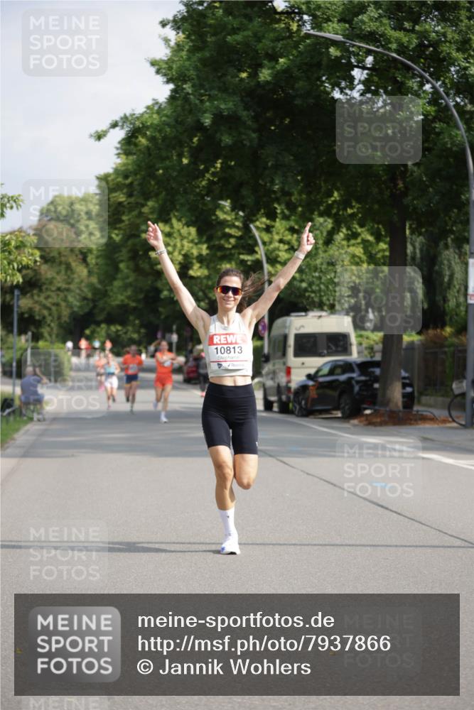 15.06.2025 - REWE Women's Run Jannik Wohlers http://msf.ph/oto/7937866 15.06.2025 08:43:39 Laufen 10813 meine-sportfotos.de