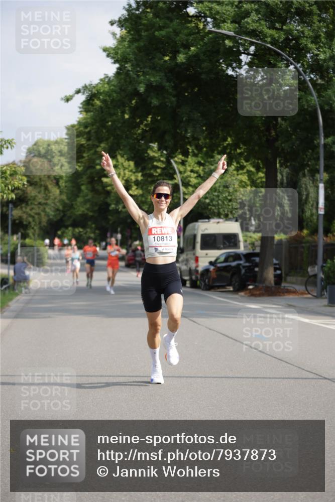 15.06.2025 - REWE Women's Run Jannik Wohlers http://msf.ph/oto/7937873 15.06.2025 08:43:40 Laufen 10813 meine-sportfotos.de