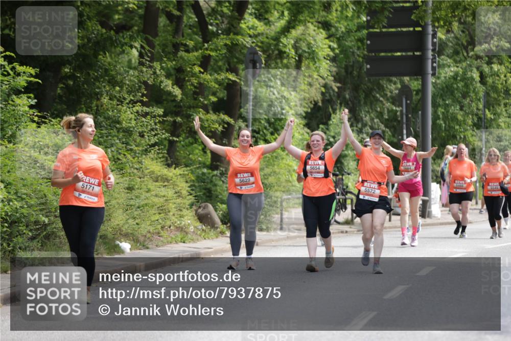 15.06.2025 - REWE Women's Run Jannik Wohlers http://msf.ph/oto/7937875 15.06.2025 10:14:16 Laufen 5171, 5629, 5654, 5572, 5684, 5488, 5545 meine-sportfotos.de