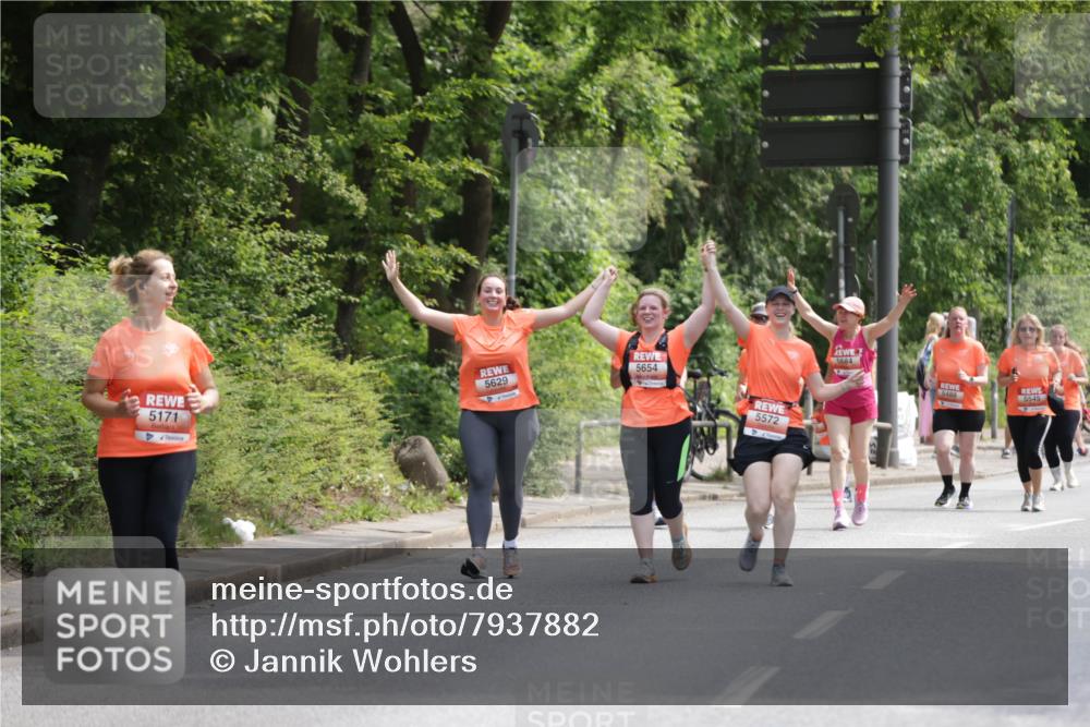 15.06.2025 - REWE Women's Run Jannik Wohlers http://msf.ph/oto/7937882 15.06.2025 10:14:17 Laufen 5171, 5629, 5654, 5572, 5684, 5488, 5545 meine-sportfotos.de