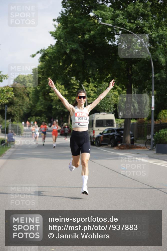 15.06.2025 - REWE Women's Run Jannik Wohlers http://msf.ph/oto/7937883 15.06.2025 08:43:40 Laufen 10813 meine-sportfotos.de