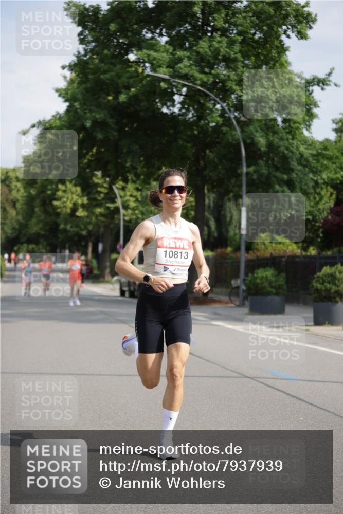 15.06.2025 - REWE Women's Run Jannik Wohlers http://msf.ph/oto/7937939 15.06.2025 08:43:41 Laufen 10813 meine-sportfotos.de