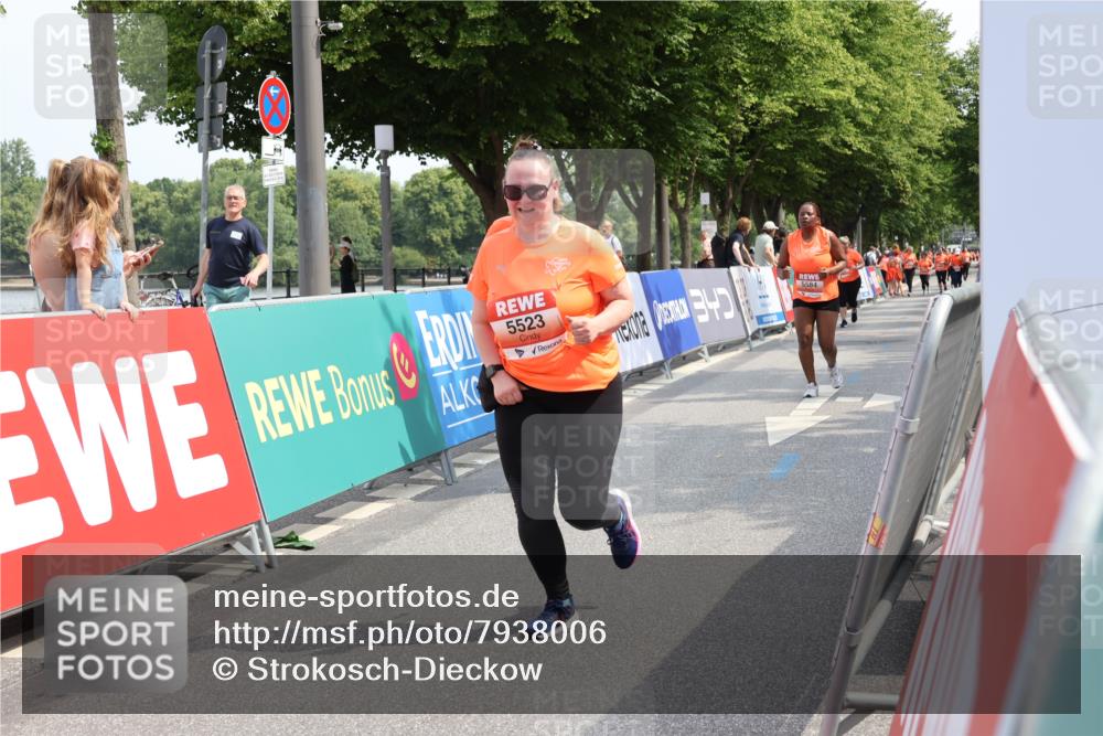 15.06.2025 - REWE Women's Run Strokosch-Dieckow http://msf.ph/oto/7938006 15.06.2025 11:11:45 Ziel 5398, 5523, 5584, 5614 meine-sportfotos.de