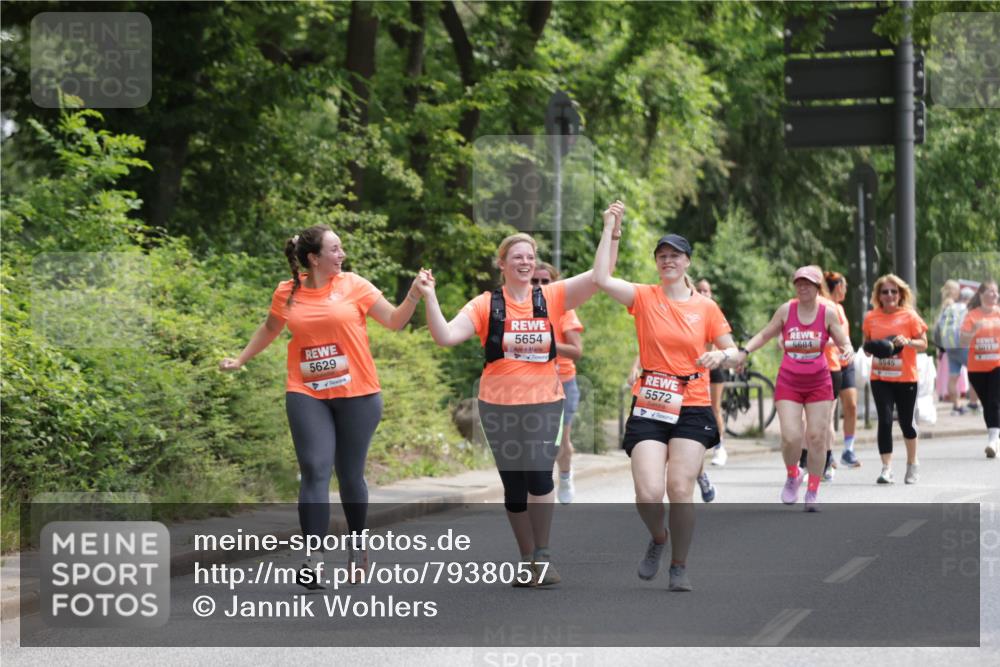 15.06.2025 - REWE Women's Run Jannik Wohlers http://msf.ph/oto/7938057 15.06.2025 10:14:20 Laufen 5629, 5654, 5572, 5684, 2011, 4545 meine-sportfotos.de