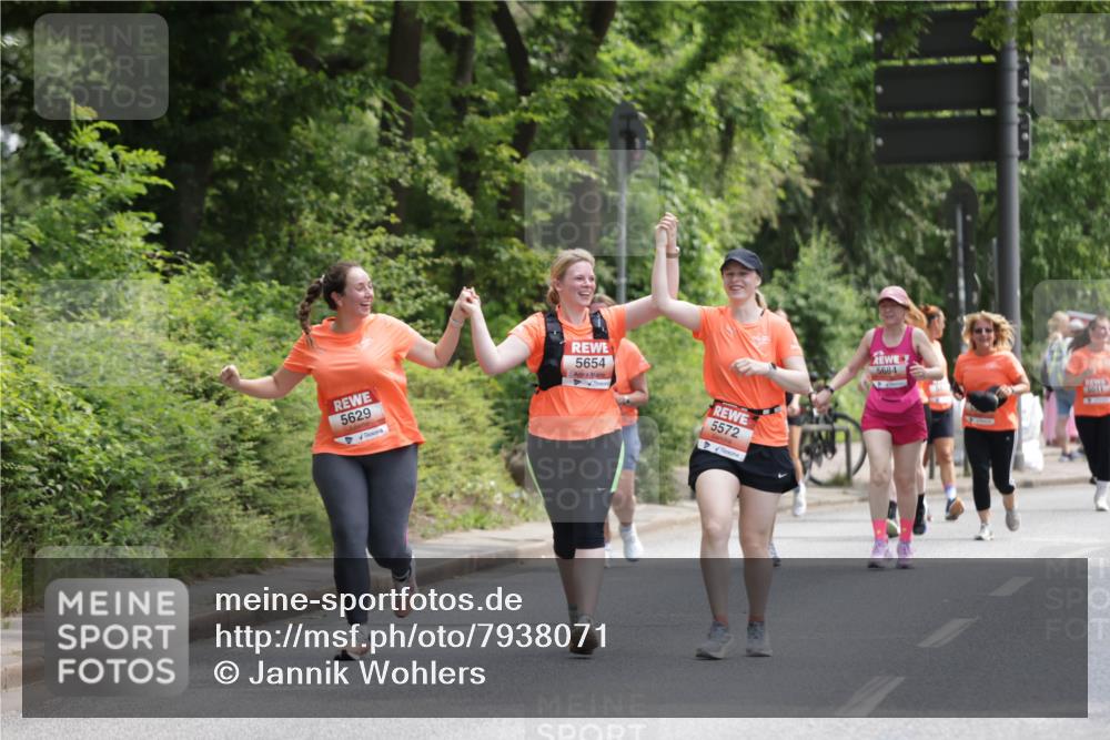 15.06.2025 - REWE Women's Run Jannik Wohlers http://msf.ph/oto/7938071 15.06.2025 10:14:20 Laufen 5629, 5654, 5572, 5684, 6011 meine-sportfotos.de
