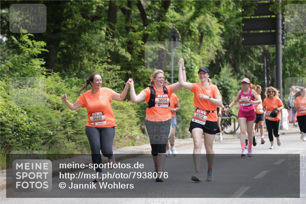15.06.2025 - REWE Women's Run Jannik Wohlers http://msf.ph/oto/7938076 15.06.2025 10:14:20 Laufen 5629, 5654, 5572, 5684, 66 meine-sportfotos.de