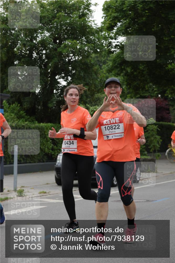 15.06.2025 - REWE Women's Run Jannik Wohlers http://msf.ph/oto/7938129 15.06.2025 08:27:13 Laufen 10434, 10822 meine-sportfotos.de