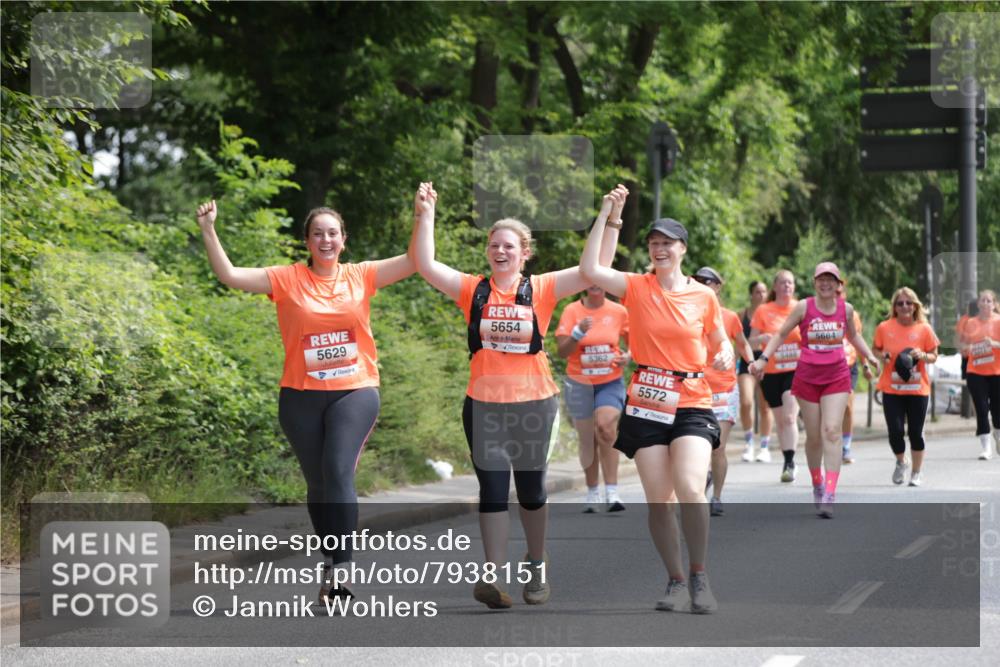 15.06.2025 - REWE Women's Run Jannik Wohlers http://msf.ph/oto/7938151 15.06.2025 10:14:22 Laufen 5629, 5654, 5362, 5572, 5684 meine-sportfotos.de