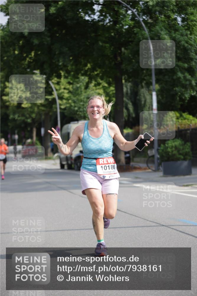 15.06.2025 - REWE Women's Run Jannik Wohlers http://msf.ph/oto/7938161 15.06.2025 08:43:51 Laufen 10186 meine-sportfotos.de