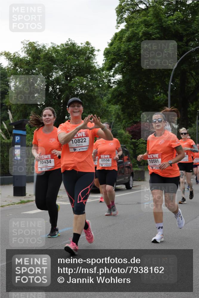 15.06.2025 - REWE Women's Run Jannik Wohlers http://msf.ph/oto/7938162 15.06.2025 08:27:13 Laufen 10434, 10822, 10556, 10581, 21 meine-sportfotos.de