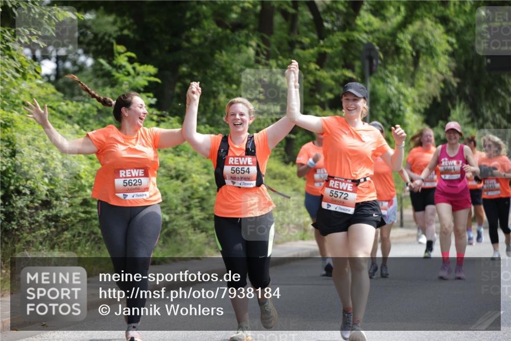 15.06.2025 - REWE Women's Run Jannik Wohlers http://msf.ph/oto/7938184 15.06.2025 10:14:23 Laufen 5629, 5654, 5572 meine-sportfotos.de