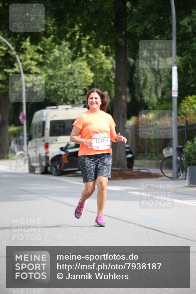 15.06.2025 - REWE Women's Run Jannik Wohlers http://msf.ph/oto/7938187 15.06.2025 09:55:57 Laufen 10769 meine-sportfotos.de