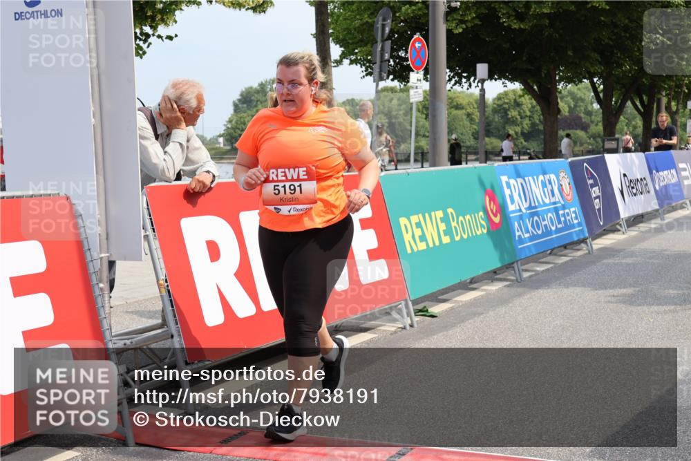 15.06.2025 - REWE Women's Run Strokosch-Dieckow http://msf.ph/oto/7938191 15.06.2025 11:11:56 Ziel 5191 meine-sportfotos.de