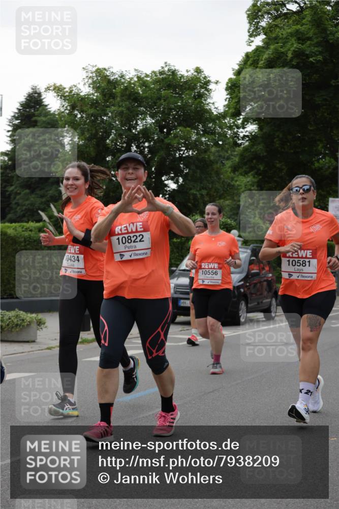 15.06.2025 - REWE Women's Run Jannik Wohlers http://msf.ph/oto/7938209 15.06.2025 08:27:14 Laufen 10434, 10822, 10556, 10581, 21 meine-sportfotos.de