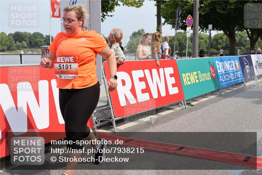 15.06.2025 - REWE Women's Run Strokosch-Dieckow http://msf.ph/oto/7938215 15.06.2025 11:11:57 Ziel 5191 meine-sportfotos.de