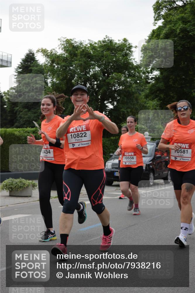15.06.2025 - REWE Women's Run Jannik Wohlers http://msf.ph/oto/7938216 15.06.2025 08:27:14 Laufen 0434, 10822, 10556, 0581, 21 meine-sportfotos.de