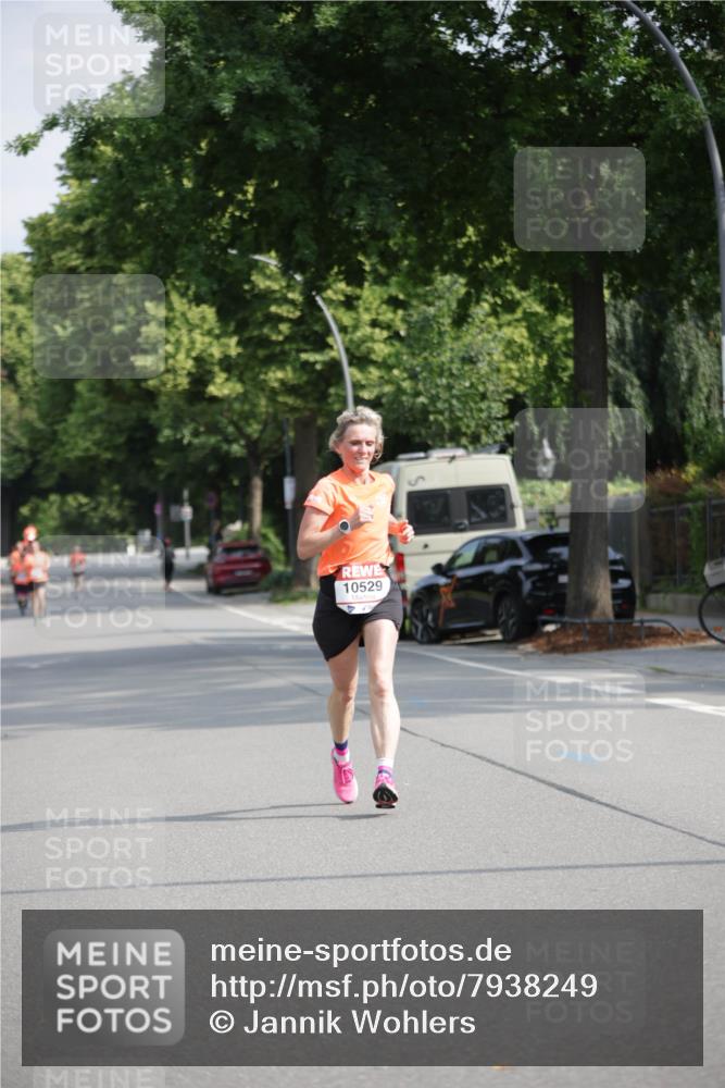 15.06.2025 - REWE Women's Run Jannik Wohlers http://msf.ph/oto/7938249 15.06.2025 08:43:56 Laufen 10529 meine-sportfotos.de