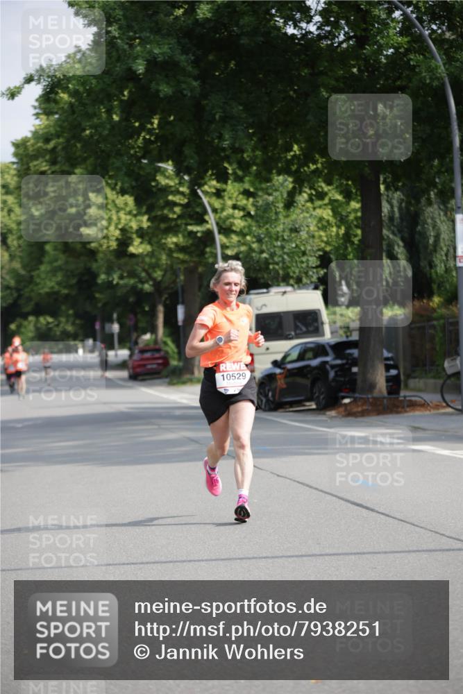 15.06.2025 - REWE Women's Run Jannik Wohlers http://msf.ph/oto/7938251 15.06.2025 08:43:57 Laufen 10529 meine-sportfotos.de