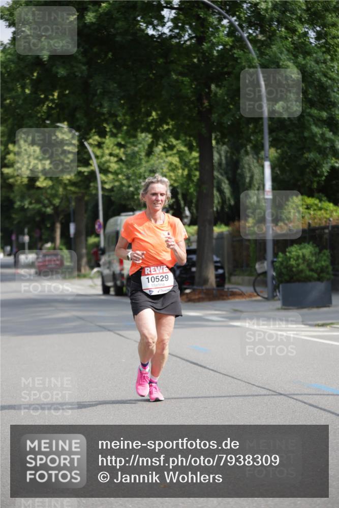 15.06.2025 - REWE Women's Run Jannik Wohlers http://msf.ph/oto/7938309 15.06.2025 08:43:57 Laufen 10529 meine-sportfotos.de