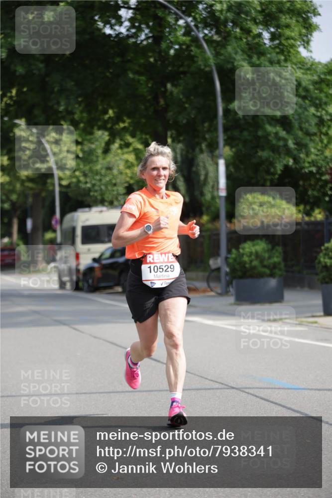 15.06.2025 - REWE Women's Run Jannik Wohlers http://msf.ph/oto/7938341 15.06.2025 08:43:58 Laufen 10529 meine-sportfotos.de