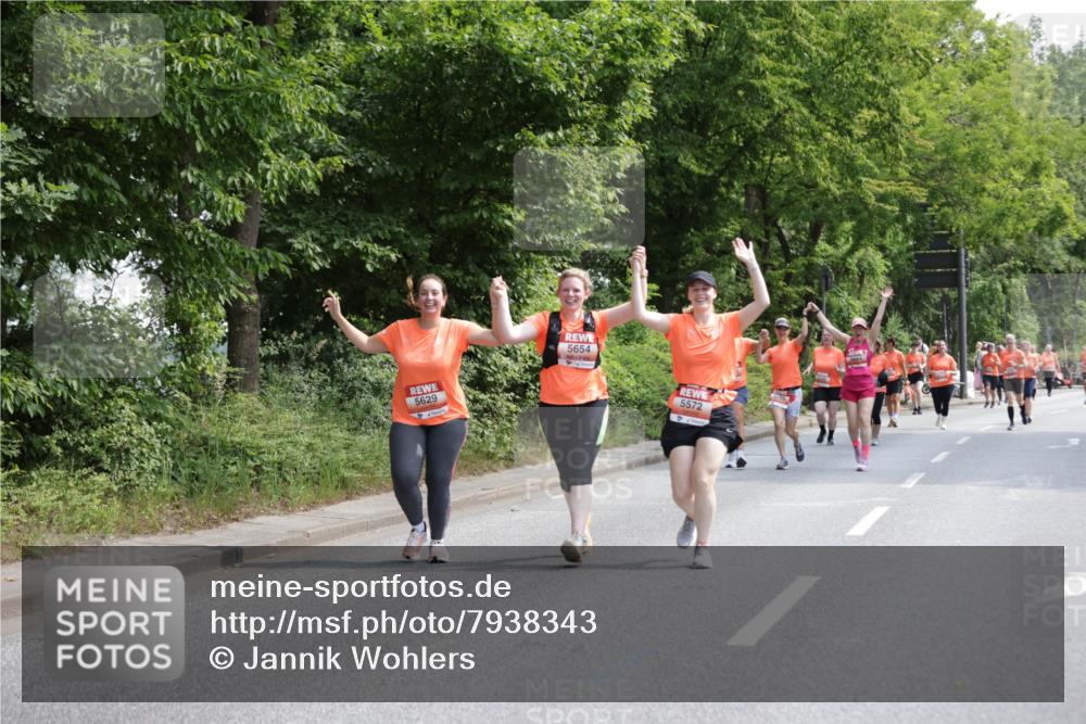 15.06.2025 - REWE Women's Run Jannik Wohlers http://msf.ph/oto/7938343 15.06.2025 10:14:25 Laufen 5629, 5654, 5572 meine-sportfotos.de