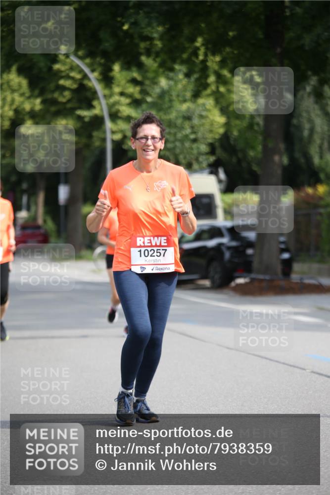 15.06.2025 - REWE Women's Run Jannik Wohlers http://msf.ph/oto/7938359 15.06.2025 09:56:09 Laufen 10257 meine-sportfotos.de