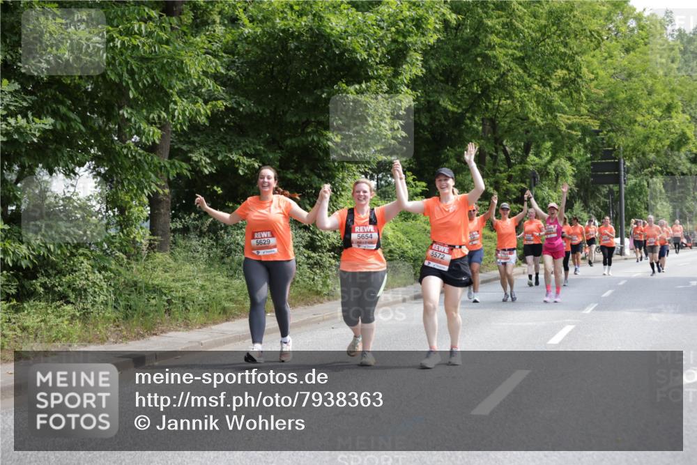 15.06.2025 - REWE Women's Run Jannik Wohlers http://msf.ph/oto/7938363 15.06.2025 10:14:25 Laufen 5629, 5654, 5572 meine-sportfotos.de