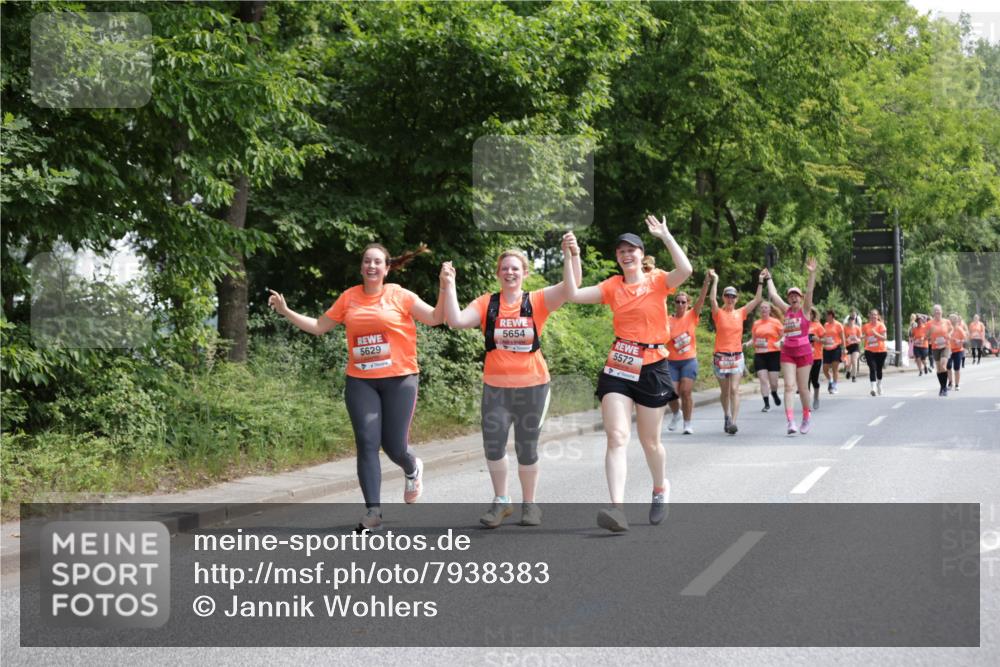 15.06.2025 - REWE Women's Run Jannik Wohlers http://msf.ph/oto/7938383 15.06.2025 10:14:25 Laufen 5654, 5629, 5572 meine-sportfotos.de