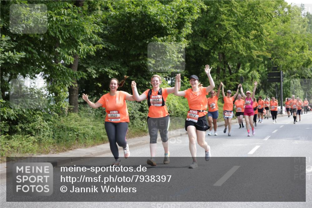 15.06.2025 - REWE Women's Run Jannik Wohlers http://msf.ph/oto/7938397 15.06.2025 10:14:25 Laufen 5629, 5654, 5572 meine-sportfotos.de