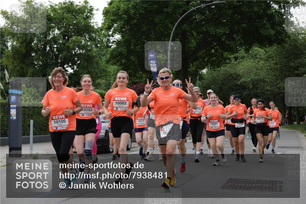 15.06.2025 - REWE Women's Run Jannik Wohlers http://msf.ph/oto/7938481 15.06.2025 08:27:17 Laufen 10105, 0293, 10582, 392, 108, 10573, 10, 10267, 10139, 10370, 10107 meine-sportfotos.de