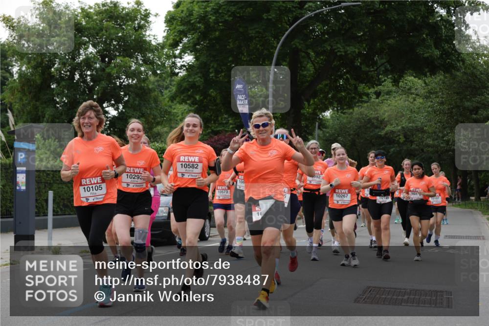 15.06.2025 - REWE Women's Run Jannik Wohlers http://msf.ph/oto/7938487 15.06.2025 08:27:17 Laufen 10105, 10293, 10582, 108, 10573, 10, 892, 10267, 10376, 10139, 10107 meine-sportfotos.de