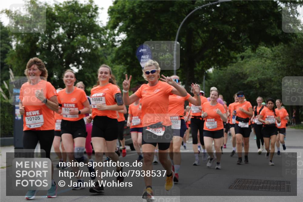 15.06.2025 - REWE Women's Run Jannik Wohlers http://msf.ph/oto/7938537 15.06.2025 08:27:18 Laufen 10105, 102, 10582, 0673, 44, 095, 10392, 10370, 10267 meine-sportfotos.de