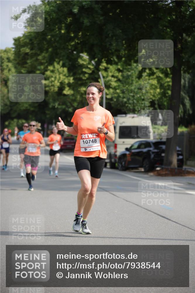 15.06.2025 - REWE Women's Run Jannik Wohlers http://msf.ph/oto/7938544 15.06.2025 08:44:13 Laufen 10748 meine-sportfotos.de