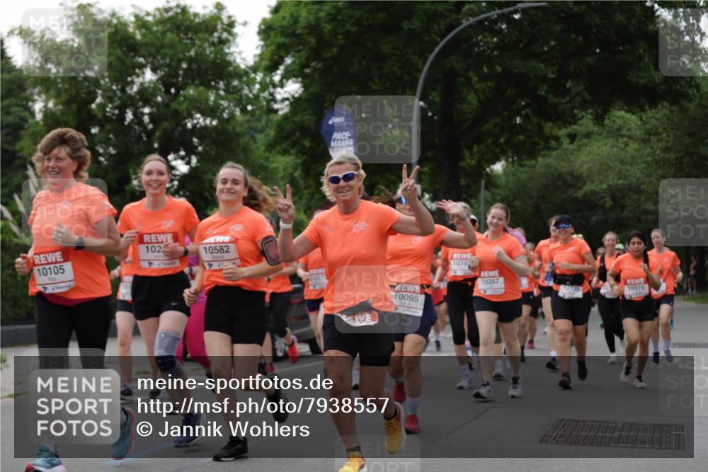 15.06.2025 - REWE Women's Run Jannik Wohlers http://msf.ph/oto/7938557 15.06.2025 08:27:18 Laufen 10105, 102, 10582, 10095, 1039, 10267, 10139, 10370 meine-sportfotos.de