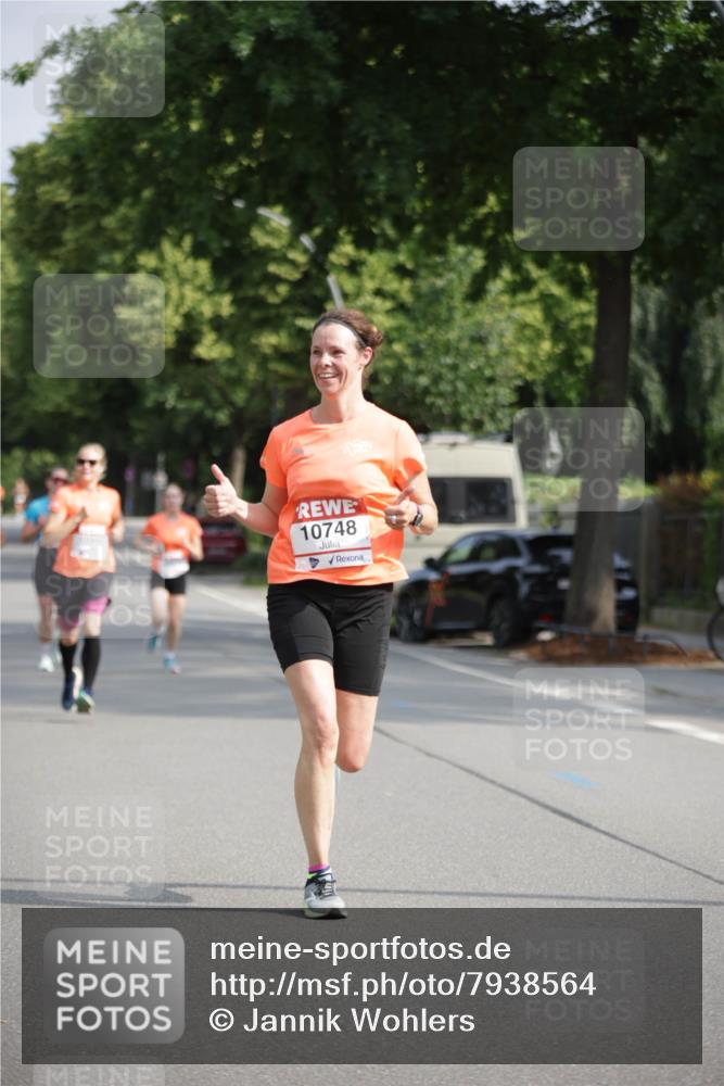 15.06.2025 - REWE Women's Run Jannik Wohlers http://msf.ph/oto/7938564 15.06.2025 08:44:13 Laufen 10748 meine-sportfotos.de