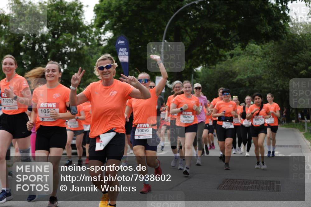 15.06.2025 - REWE Women's Run Jannik Wohlers http://msf.ph/oto/7938602 15.06.2025 08:27:18 Laufen 10293, 1053, 1, 10095, 10267, 10139, 10370, 107 meine-sportfotos.de