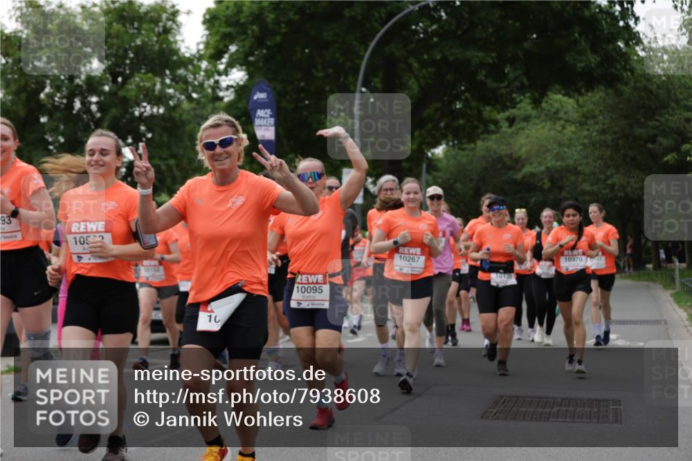 15.06.2025 - REWE Women's Run Jannik Wohlers http://msf.ph/oto/7938608 15.06.2025 08:27:18 Laufen 93, 1052, 10, 10095, 10267, 10139, 10370, 07 meine-sportfotos.de