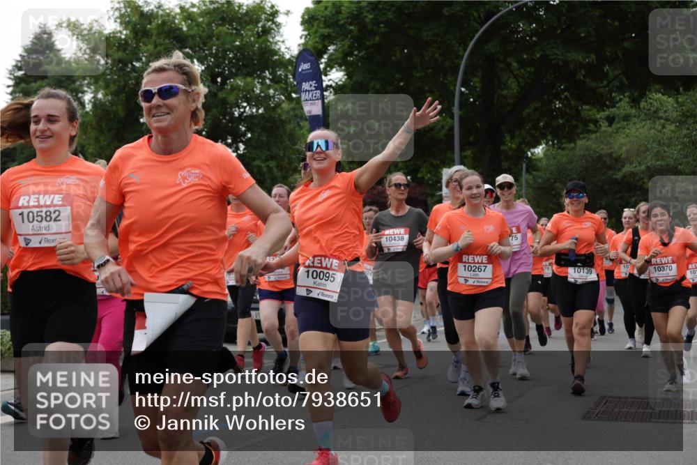 15.06.2025 - REWE Women's Run Jannik Wohlers http://msf.ph/oto/7938651 15.06.2025 08:27:19 Laufen 10582, 00, 10095, 10438, 10267, 75, 79, 10139, 10, 10370, 10 meine-sportfotos.de