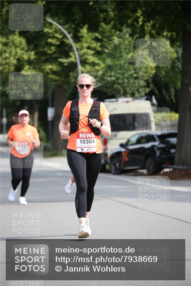 15.06.2025 - REWE Women's Run Jannik Wohlers http://msf.ph/oto/7938669 15.06.2025 09:56:29 Laufen 10524, 10304 meine-sportfotos.de