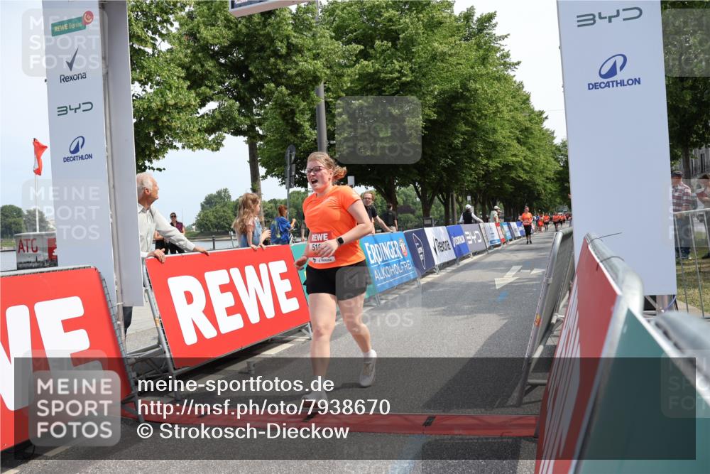 15.06.2025 - REWE Women's Run Strokosch-Dieckow http://msf.ph/oto/7938670 15.06.2025 11:12:57 Ziel 5002, 5168 meine-sportfotos.de