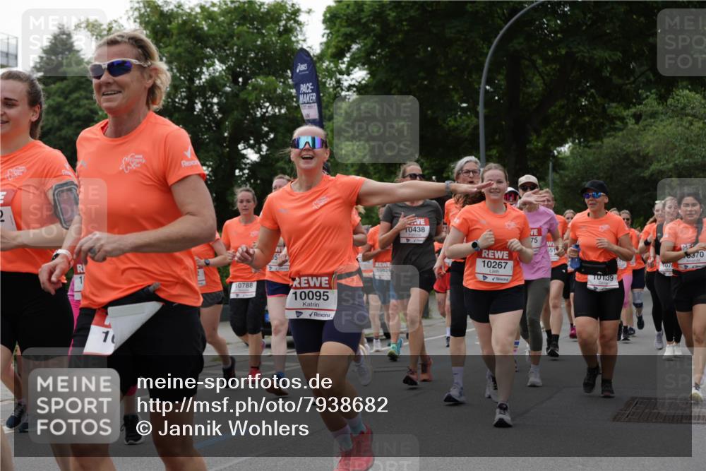 15.06.2025 - REWE Women's Run Jannik Wohlers http://msf.ph/oto/7938682 15.06.2025 08:27:19 Laufen 2, 1, 10, 10824, 10788, 10095, 0438, 75, 051, 10267, 370, 1070, 39 meine-sportfotos.de
