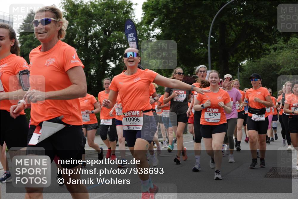 15.06.2025 - REWE Women's Run Jannik Wohlers http://msf.ph/oto/7938693 15.06.2025 08:27:19 Laufen 1, 152, 08, 1057, 10095, 10824, 438, 10267, 05, 39, 103 meine-sportfotos.de