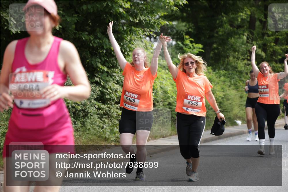 15.06.2025 - REWE Women's Run Jannik Wohlers http://msf.ph/oto/7938699 15.06.2025 10:14:33 Laufen 6684, 5488, 5545, 5011 meine-sportfotos.de