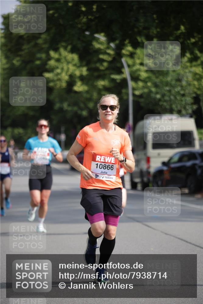 15.06.2025 - REWE Women's Run Jannik Wohlers http://msf.ph/oto/7938714 15.06.2025 08:44:16 Laufen 10866 meine-sportfotos.de