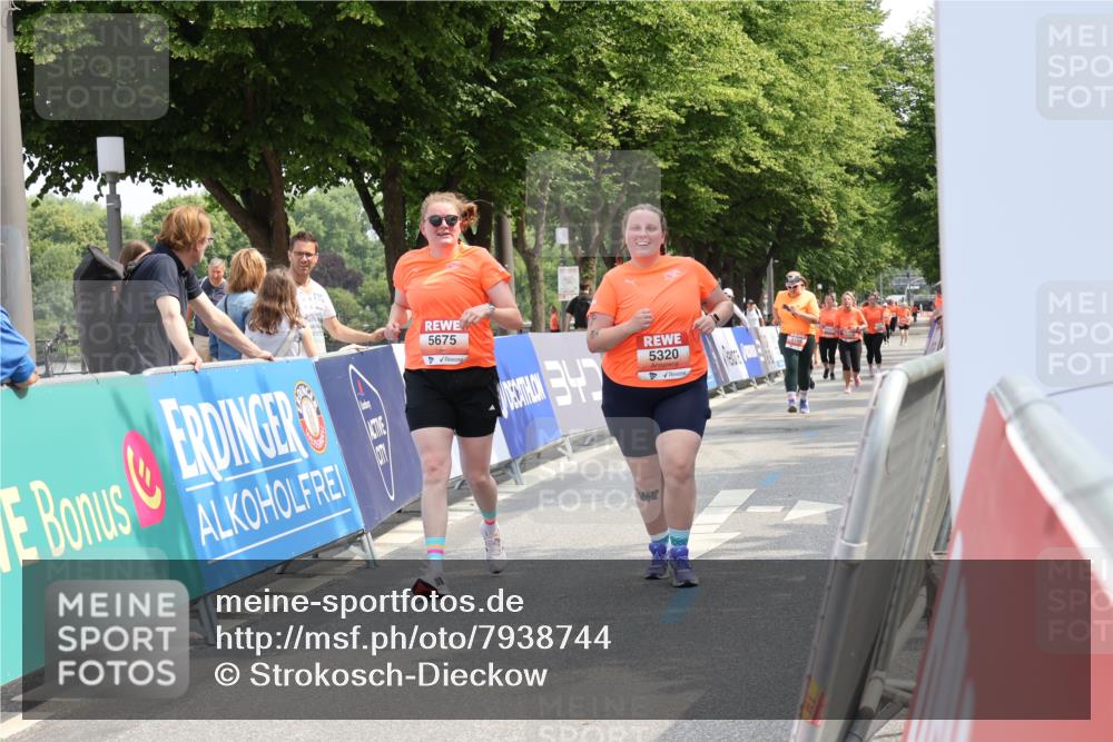 15.06.2025 - REWE Women's Run Strokosch-Dieckow http://msf.ph/oto/7938744 15.06.2025 11:13:18 Ziel 5320, 5675 meine-sportfotos.de