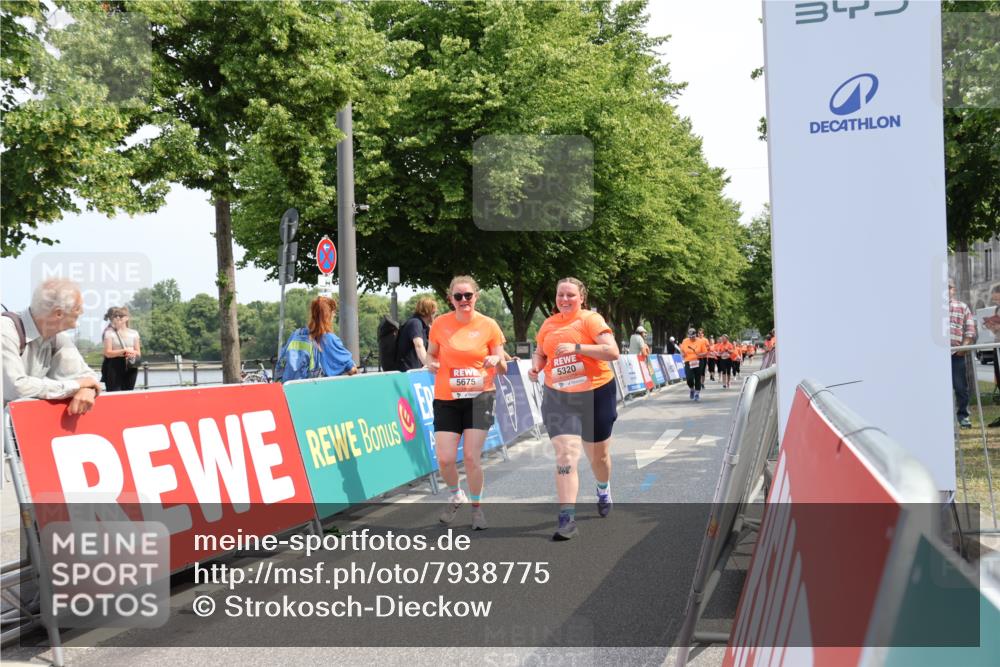 15.06.2025 - REWE Women's Run Strokosch-Dieckow http://msf.ph/oto/7938775 15.06.2025 11:13:19 Ziel 5320, 5675 meine-sportfotos.de