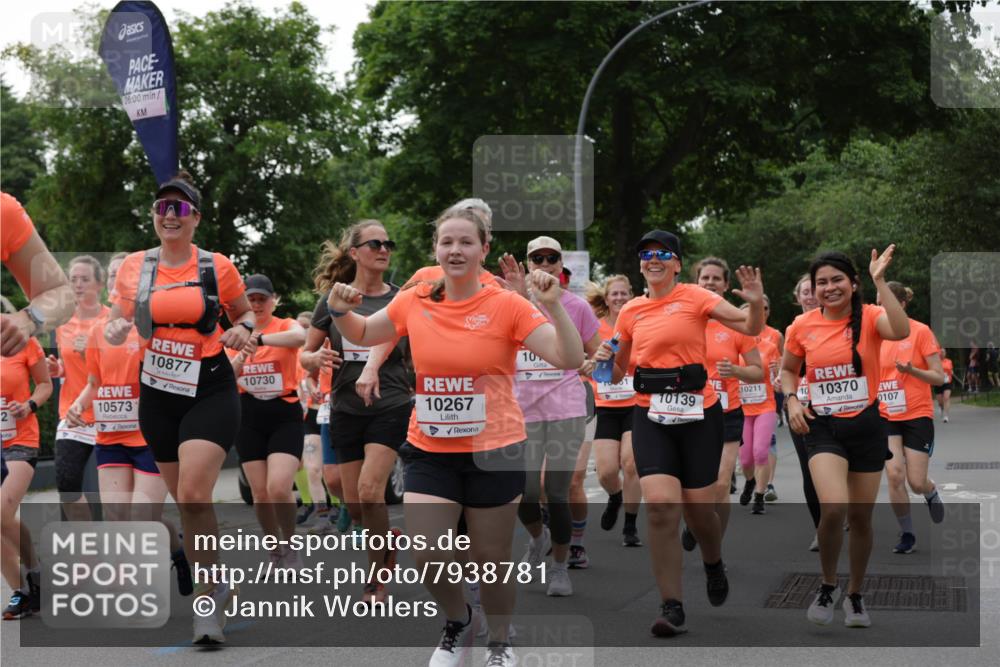 15.06.2025 - REWE Women's Run Jannik Wohlers http://msf.ph/oto/7938781 15.06.2025 08:27:20 Laufen 2, 06, 00, 10573, 10877, 10730, 10267, 10, 10211, 10139, 10, 10370, 0107 meine-sportfotos.de