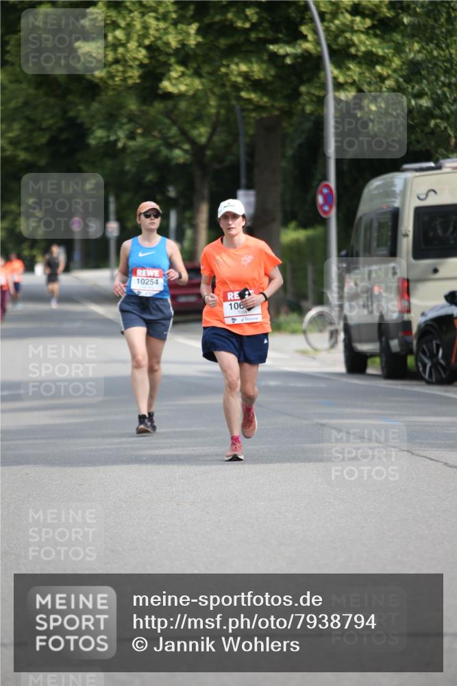 15.06.2025 - REWE Women's Run Jannik Wohlers http://msf.ph/oto/7938794 15.06.2025 09:56:54 Laufen 10254, 106 meine-sportfotos.de