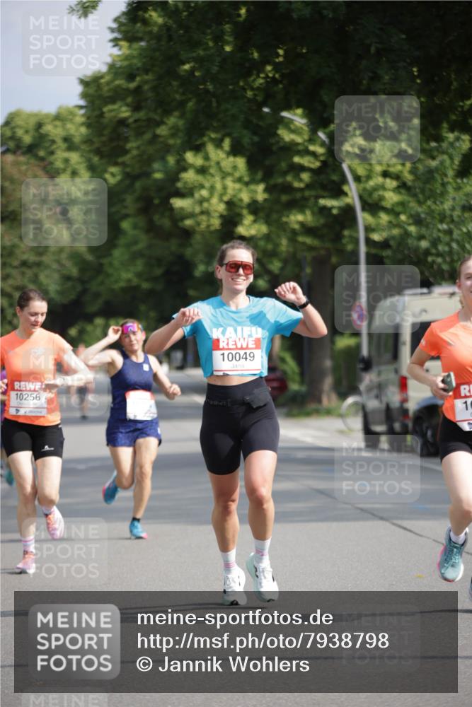 15.06.2025 - REWE Women's Run Jannik Wohlers http://msf.ph/oto/7938798 15.06.2025 08:44:18 Laufen 10256, 10049, 1 meine-sportfotos.de